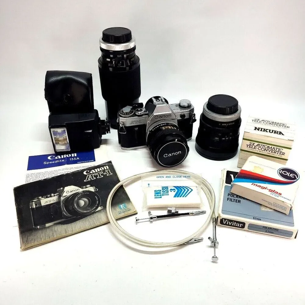 CANON AT-1 SLR‎ 35mm Film Camera with Zoom Lens. Vintage
